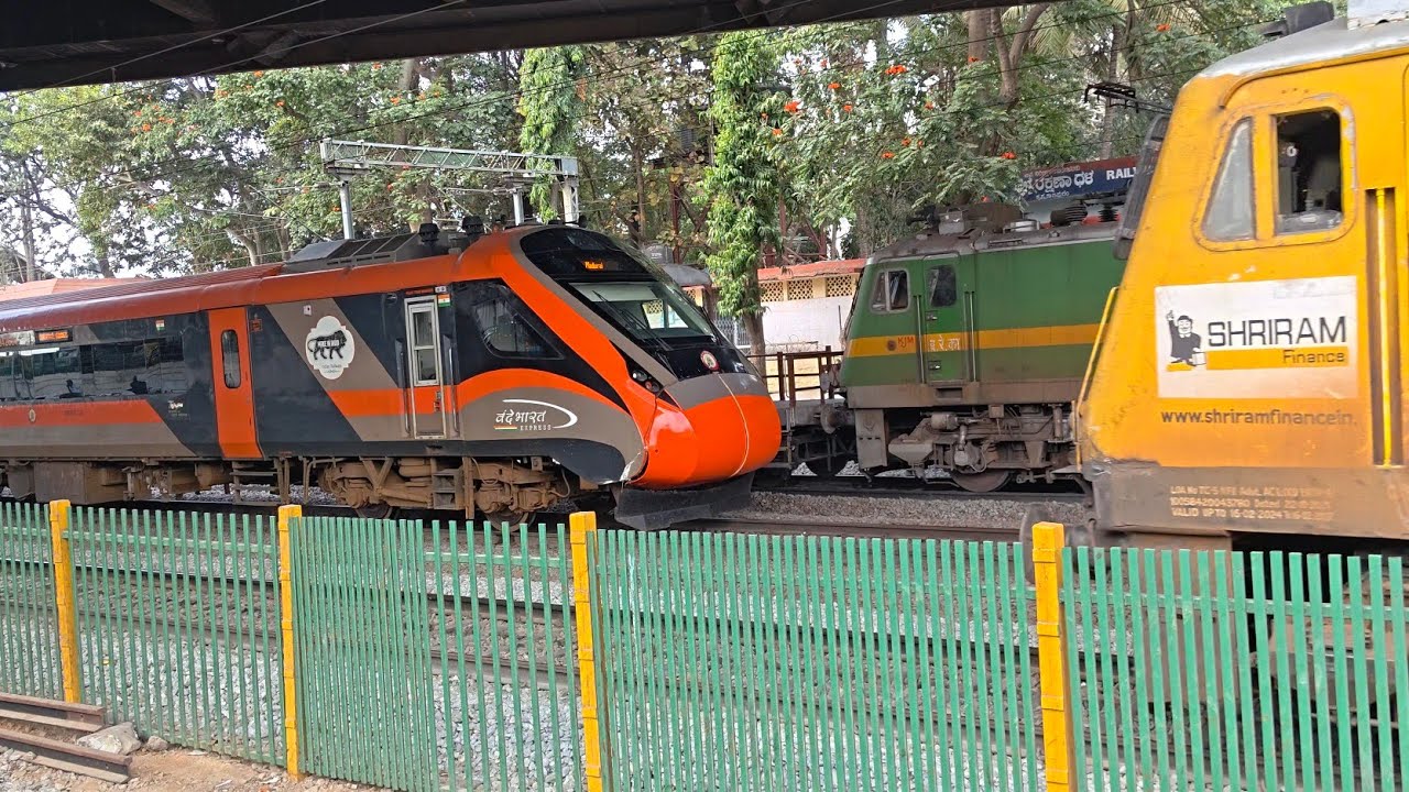 Vande Bharat Express Fast Acceleration #vandebharatexpress #indianrailways 
