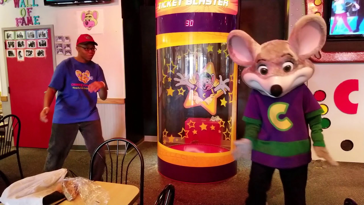 Chuck E LIVE & Dr. EZ Dance to the Easy Dance at the CEC in Jonesboro, GA (Unedited)