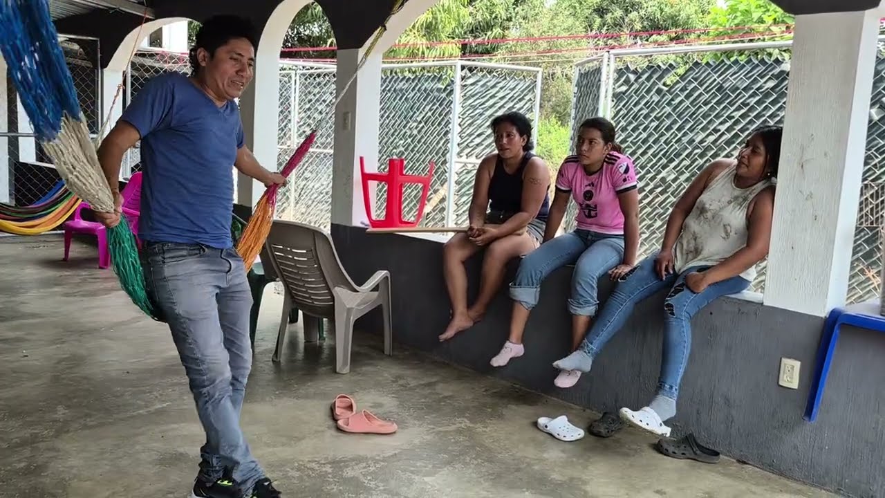 KARINA le regalo los zapatos de MARVIN a JORGE el se puso feliz