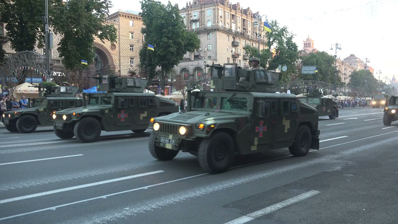 Підготовка до параду. Проїзд військової техніки Хрещатиком. Літо 2016 року