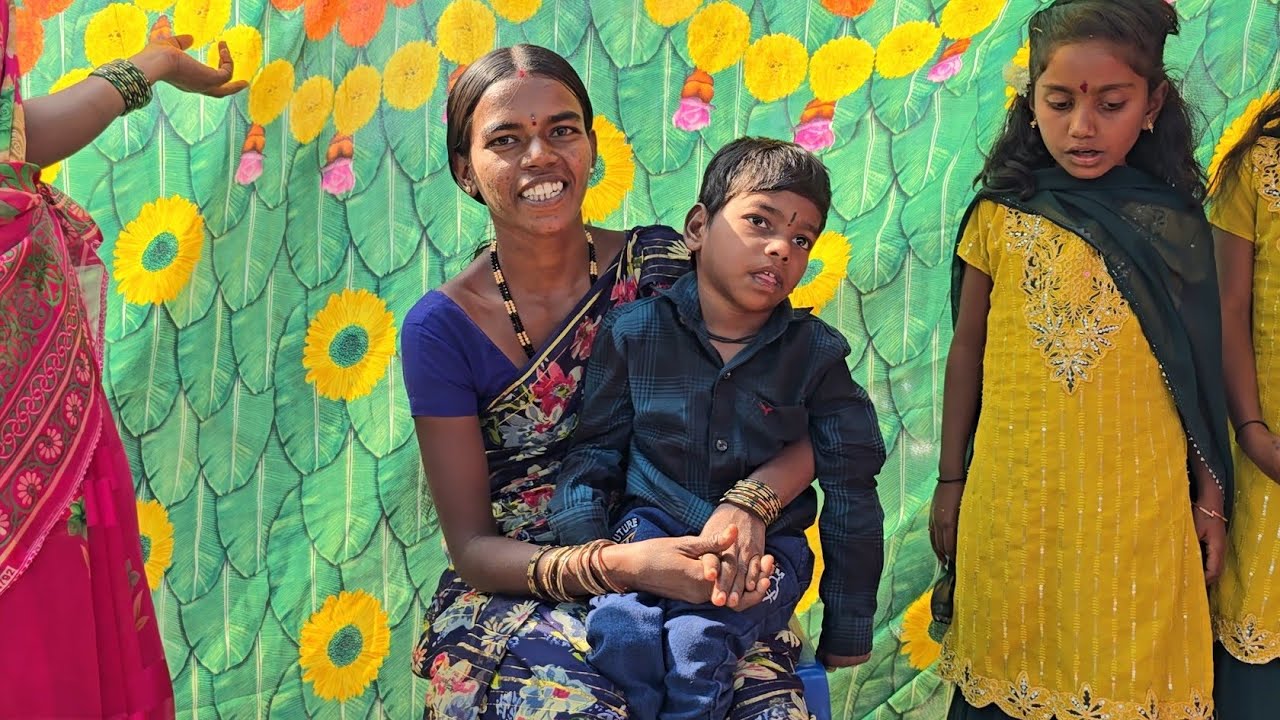 మా పిల్లలకి మా ఆడపడుచు వాళ్ళ పిల్లలకి భోగి పళ్ళు పోసాము మొత్తం పిల్లలందరికీ ఒకే దగ్గరే భోగి పళ్ళు