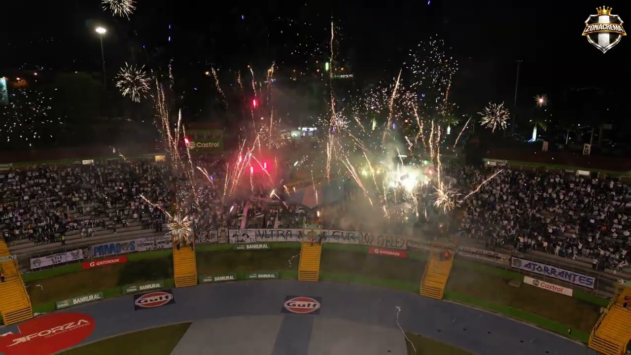 Recibimiento de la Vltra Svr en el Clasico 336 y Minuto 29 de Celebracion. #zonacrema