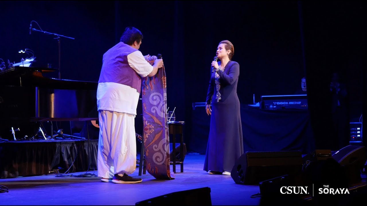 Aladdin flies in to sing "A Whole New World" with Lea Salonga at The Soraya