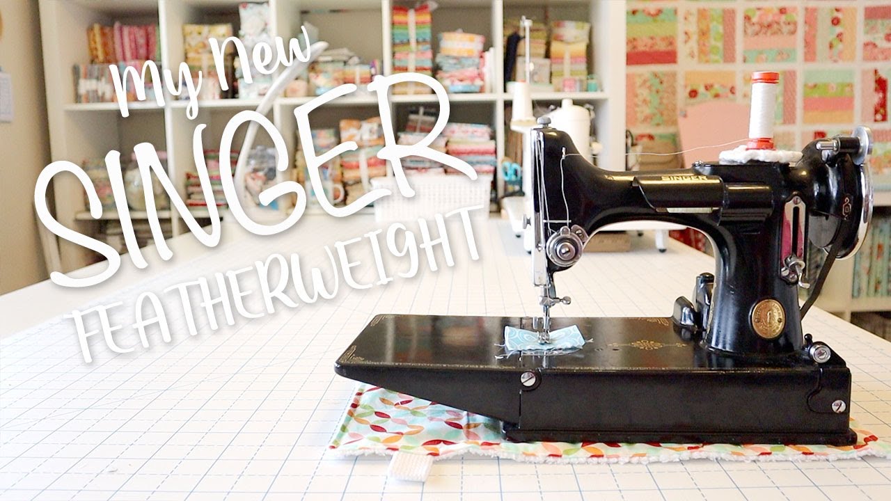 My first SINGER FEATHERWEIGHT 221 / Vintage Sewing Machine Unboxing!