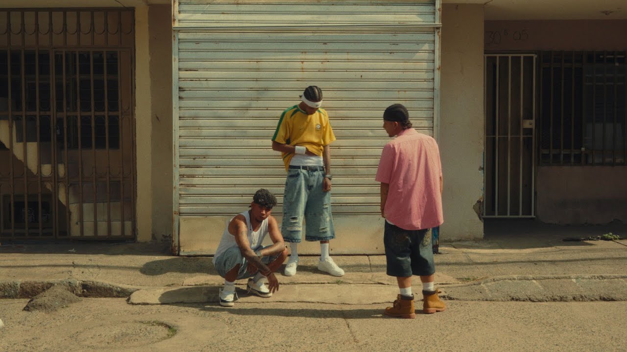 Flaca dame un beso - Chris Dlb, Yofth Dlb, Galo Dlb (Video Oficial)