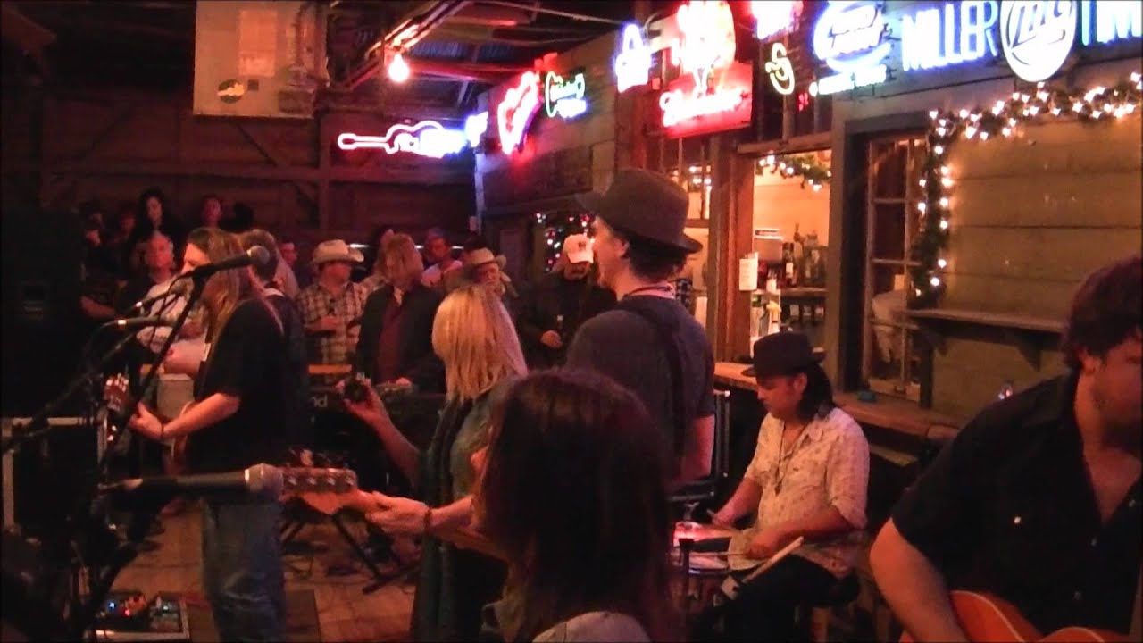 Walt Wilkins and The Mystiqueros - Who's That Lady