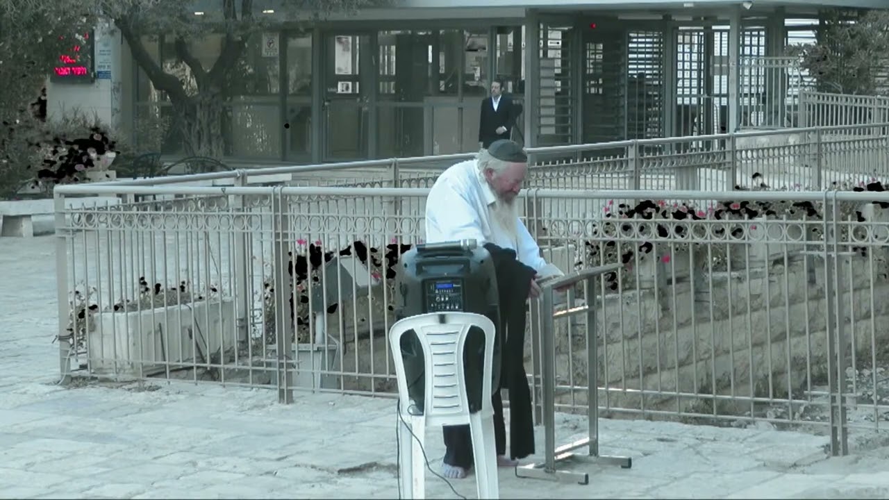 תפילת שחרית במערת המכפלה | ט' באב | המקובל האלוקי הרב יעקב עדס שליט"א