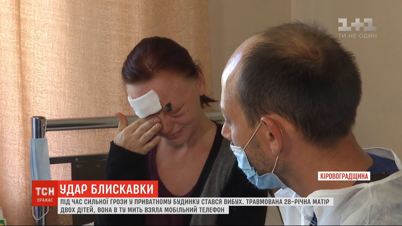 Під час грози блискавка влучила у сільську хату і травмувала маму двох дітей