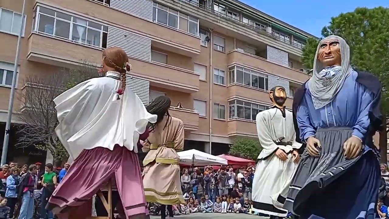 Vals de los gigantes de la Txantrea en sus fiestas ~ 30/04/2023