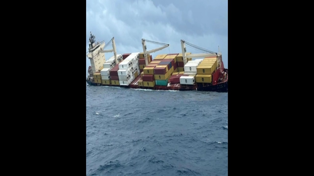 kerala #ship 😱#accident liberian-flagged #cargo ship MSC ELSA3, carrying hazardous chemicals.