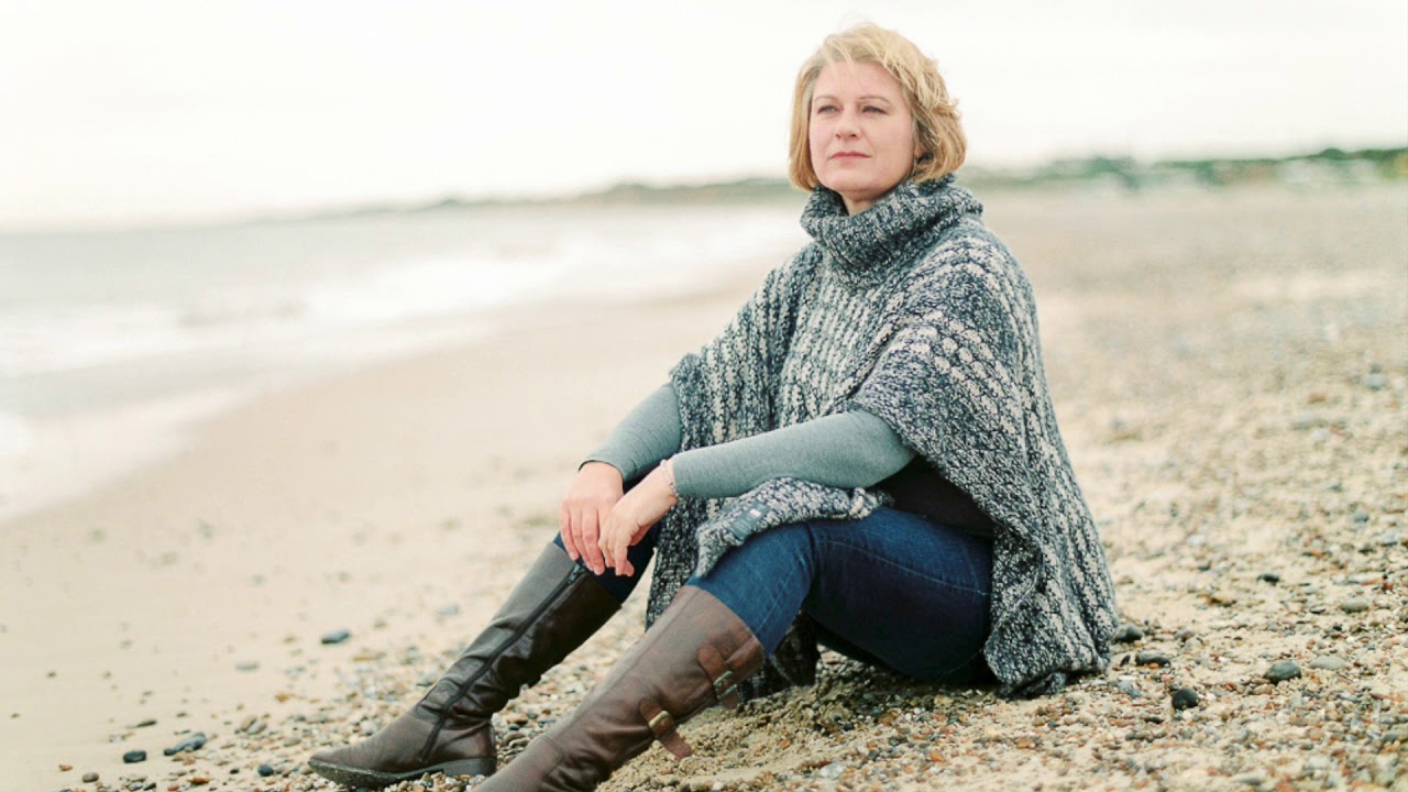 'Where Corals Lie' by Elgar,  from his song cycle, 'Sea Pictures' sung by Diana Moore, mezzo-soprano