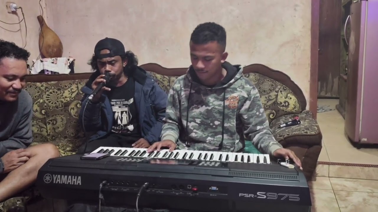 RINO NORES FT RISTO BARUS - OH CAROL (COVER)