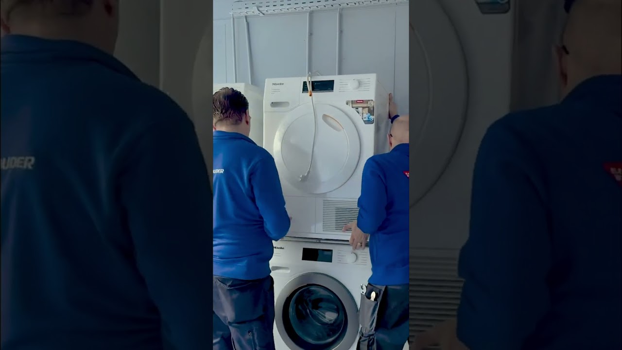 Man Boort IN Wasmachine?! (En Installeren Wasmachines!) 