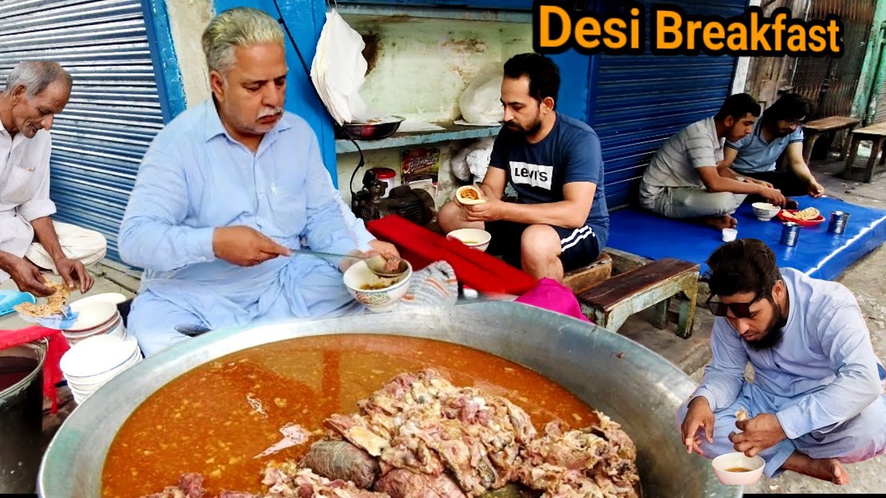 Butt G Selling Siri Paye for 50 Years | Street Food Gujranwala Pakistan | How to Make Siri Paye