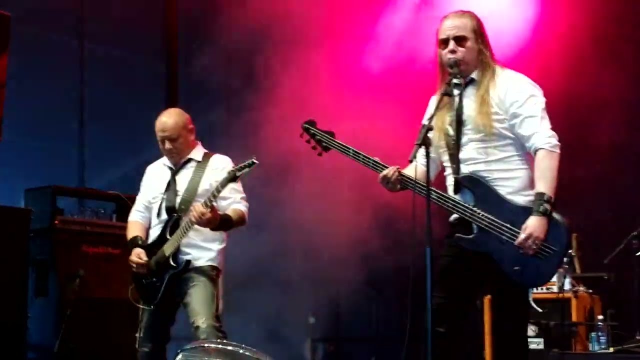 Ville Laihiala & Saattajat – Rakkaus on ruma sana – 30.7.2022 Qstock, Oulu, Finland