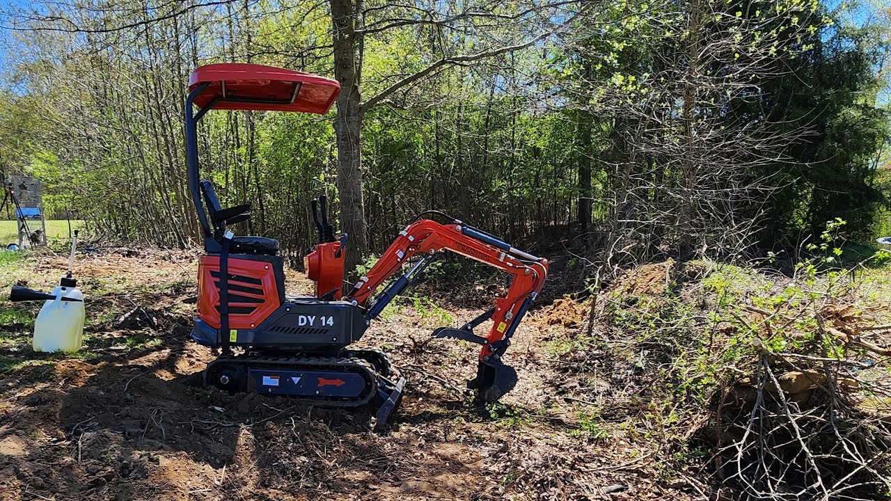 Chinese mini excavator land clearing (ATG) CFG DY-14 first tank of gas