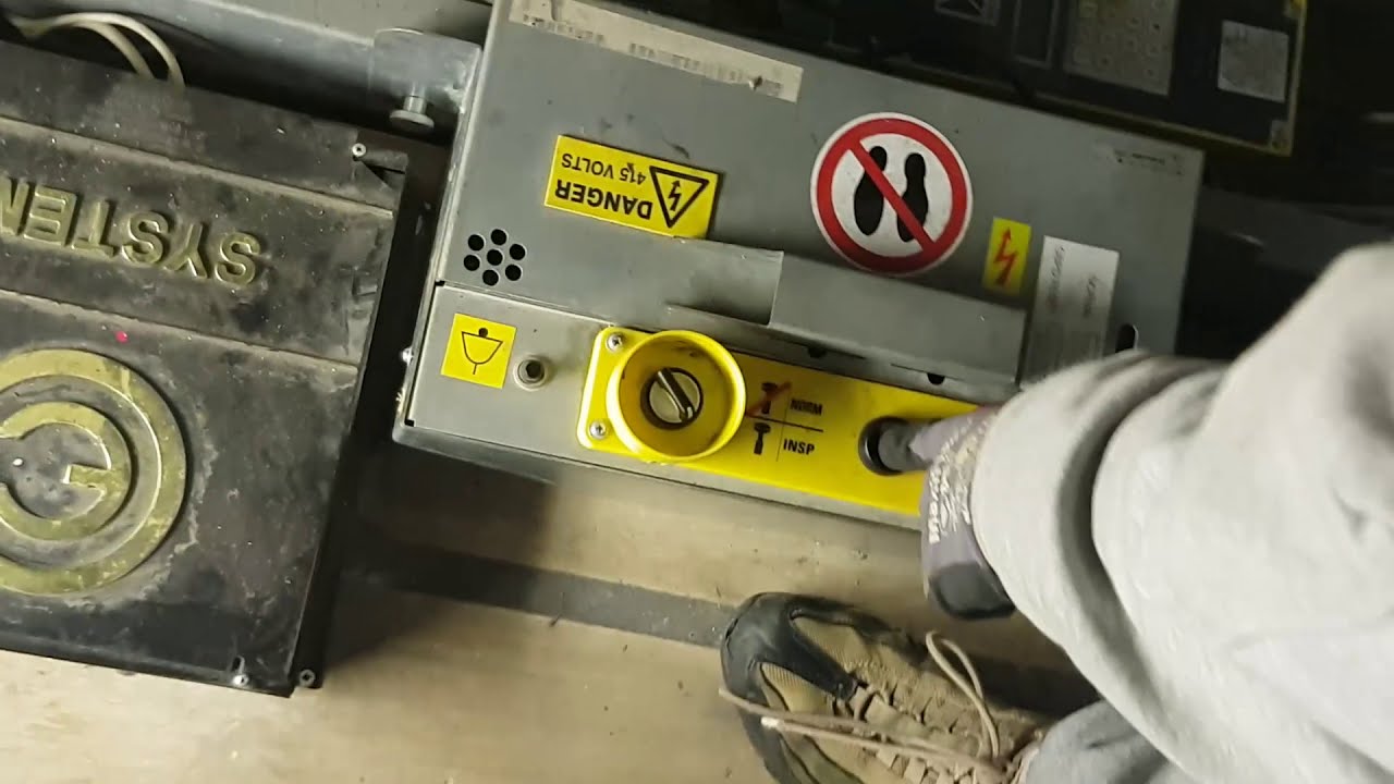 Looking At A Schindler MRL Lift Plaza 21, Swindon