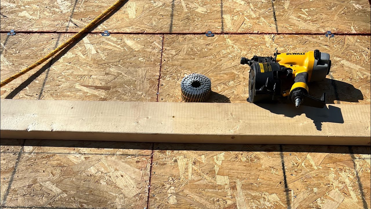 Como se instalan las hojas de plywood en un techo en USA #hazlotumismo #diy