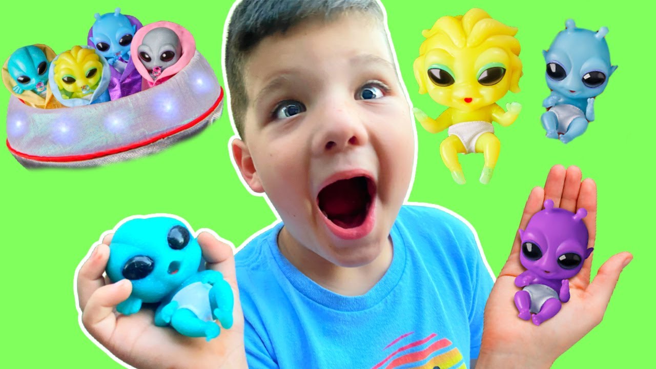 BABY ALIENS from OUTERSPACE! CALEB PRETEND PLAY with MOMMY and NEW UFO ALIEN FRIENDS + HIDE N SEEK!
