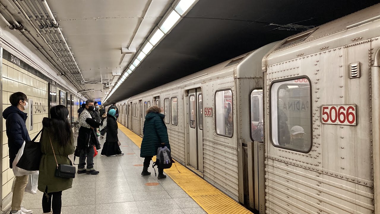 Toronto TTC Spadina Subway Station 12/28/2021