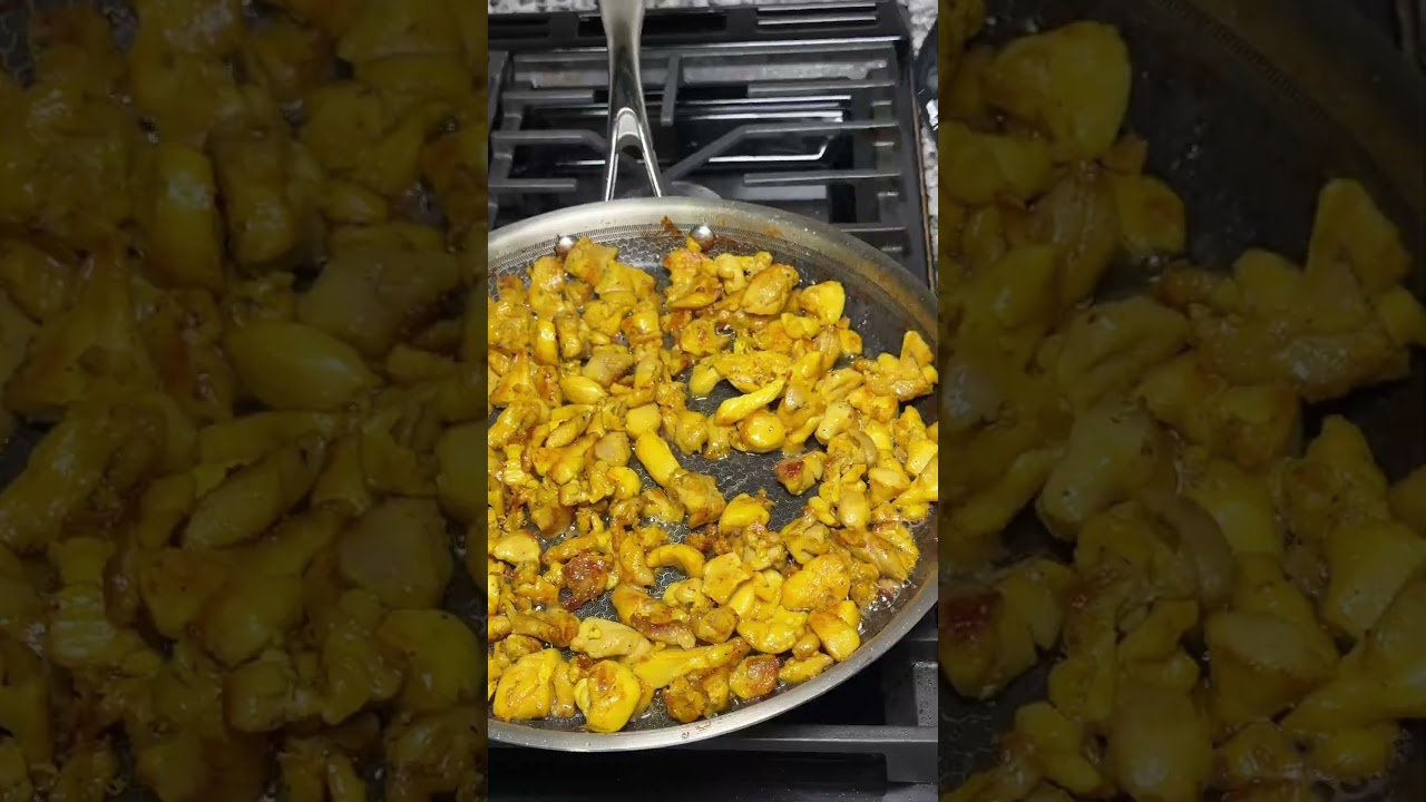 Pollito con arroz blanco