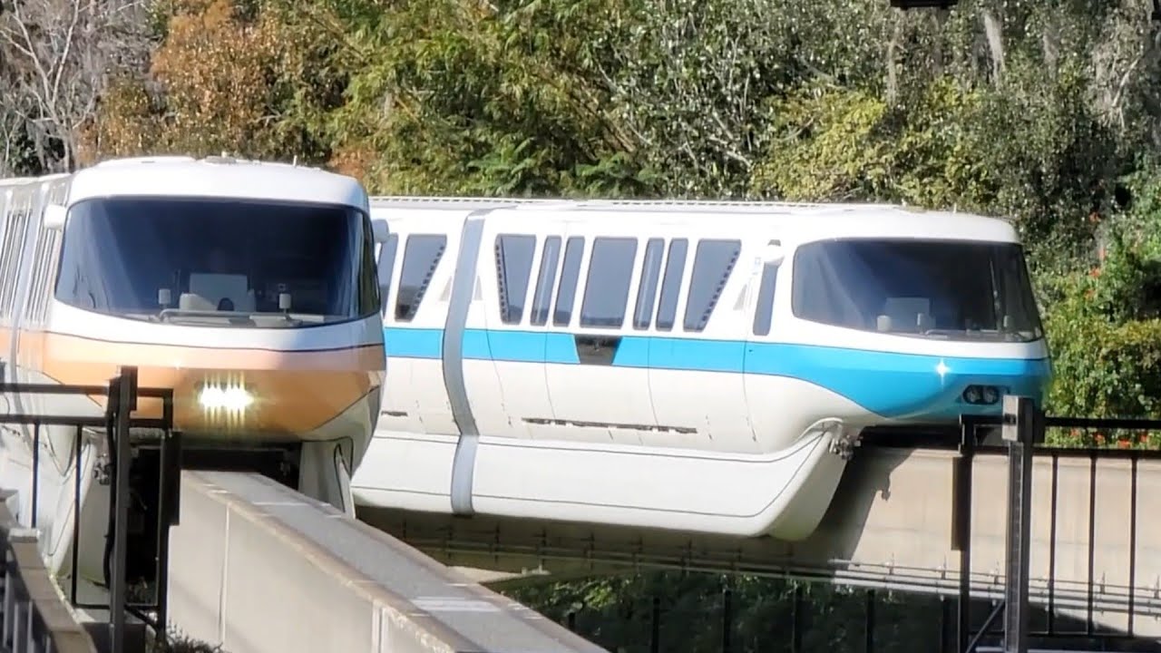 MAGIC KINGDOM STATION MONORAILS!!