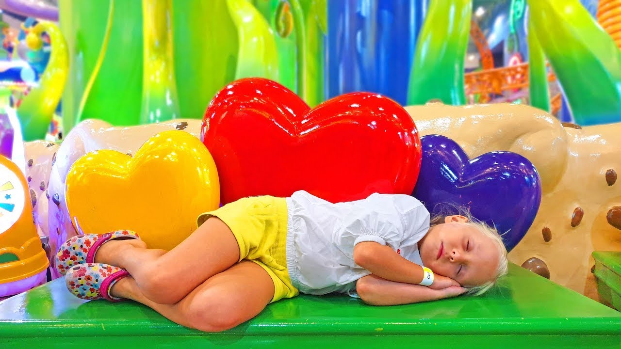 Alice and Dad have fun in the Amusement Park with Eva | Other stories for children