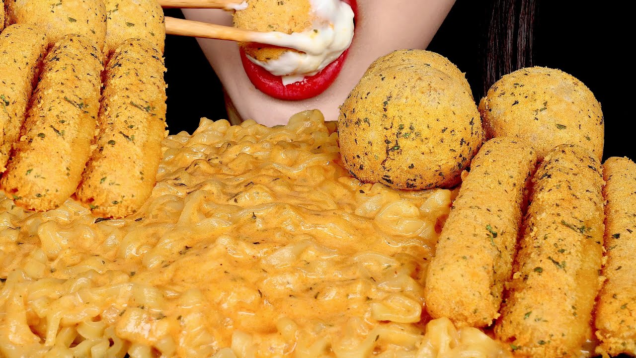 ASMR CHEESY CARBO FIRE NOODLES + 뿌링클 치즈볼 + 치즈스틱 먹방 BBURINKLE CHEESE BALL CHEESE STICKS MUKBANG