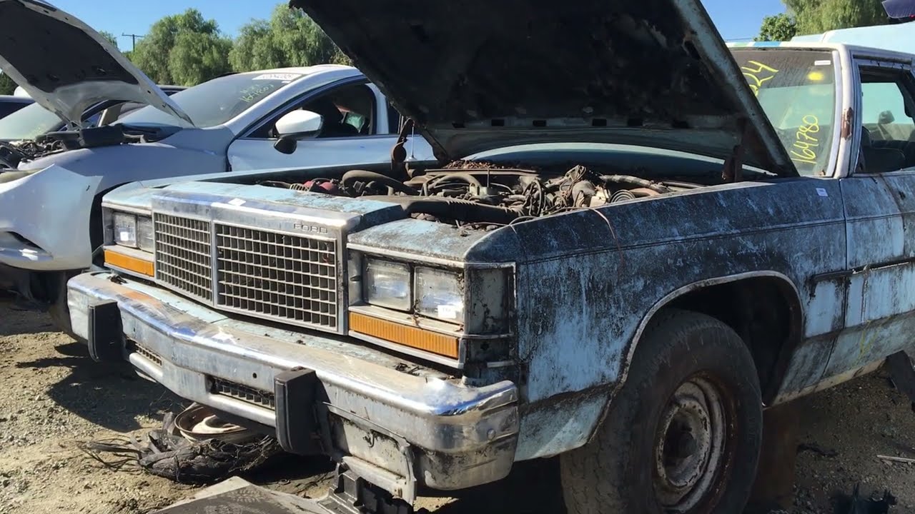 Последняя остановка: Ford LTD 1980 года.