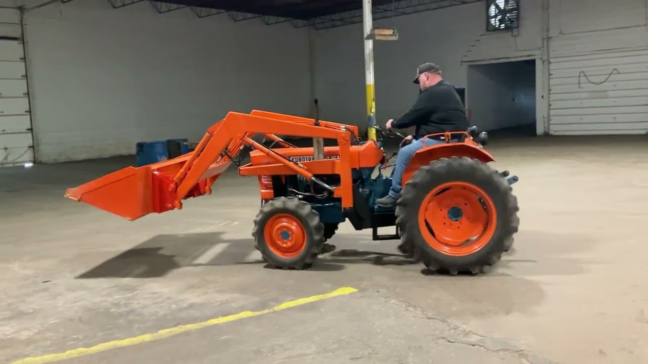 Lot 386: Kubota L245DT Tractor