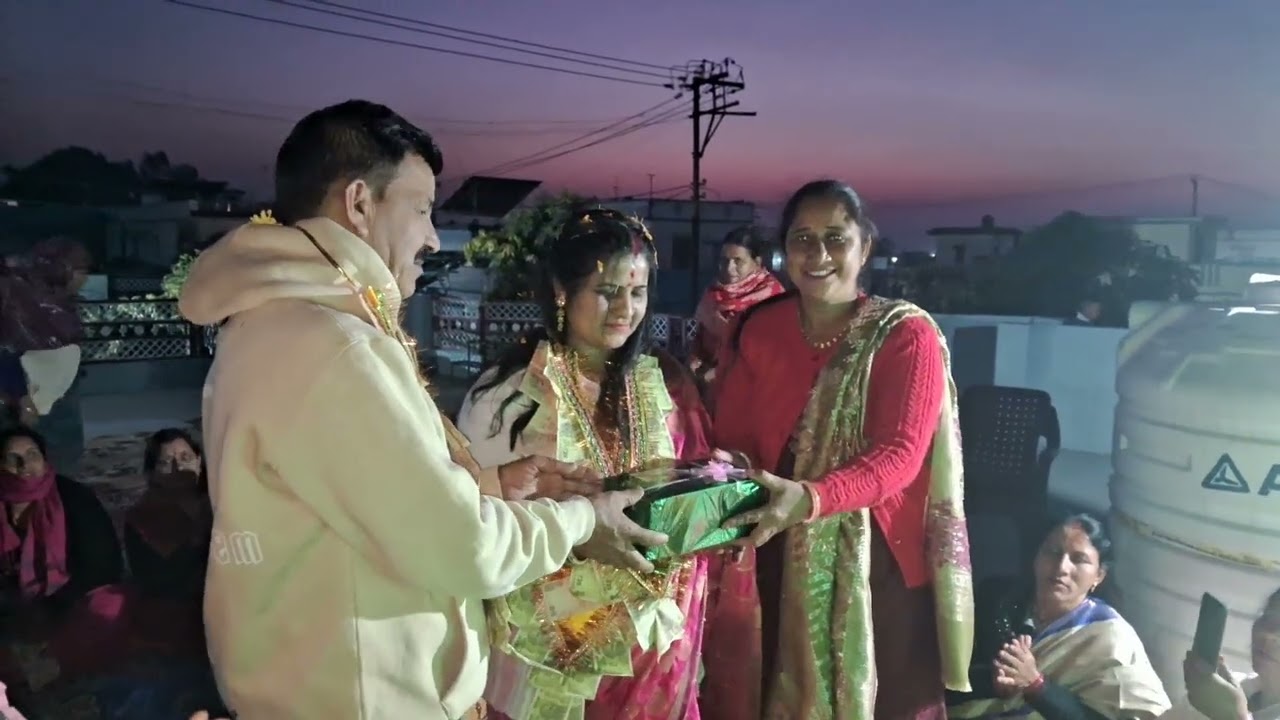 🌹शादी की 25वी वर्षगांठ पर आप 🎉लोगो को बहुत बहुत💐 बधाई आप दोनो की जोडी सदा सलामत रहे🌺#poonamgaur#👍🏻