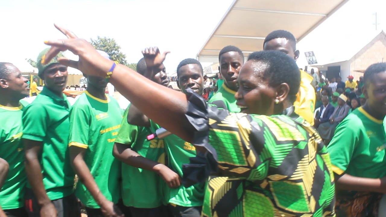 #MSANII ESTER KUSEKWA NI BALAA SIKIA NYIMBO HII NZURI NA TAMU|NI VITU JUU YA VITU