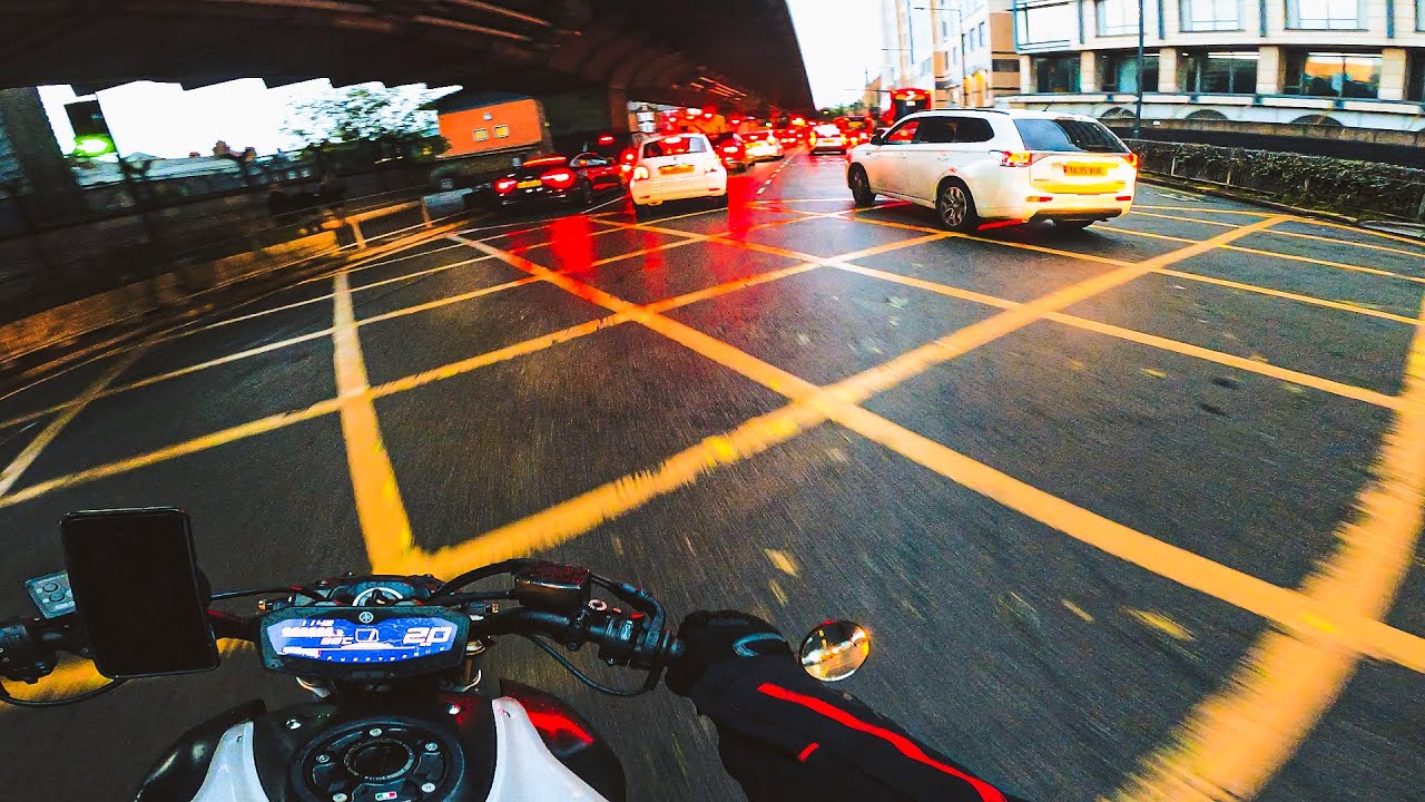 Grey Bike For Those Grey Days. Part 3. | YAMAHA MT-07 AKRAPOVIC + QUICKSHIFTER [4K]
