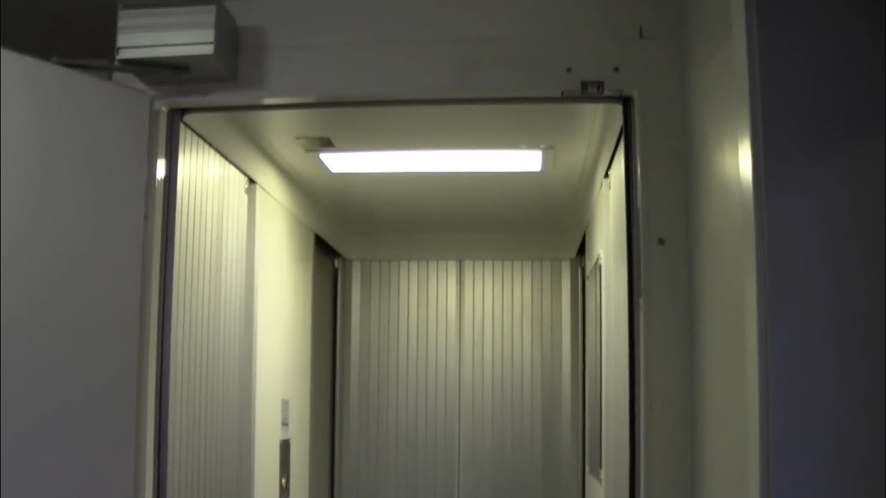 Motala Hissar MRL traction elevator @ Kongensgate 12, Narvik, Norway.