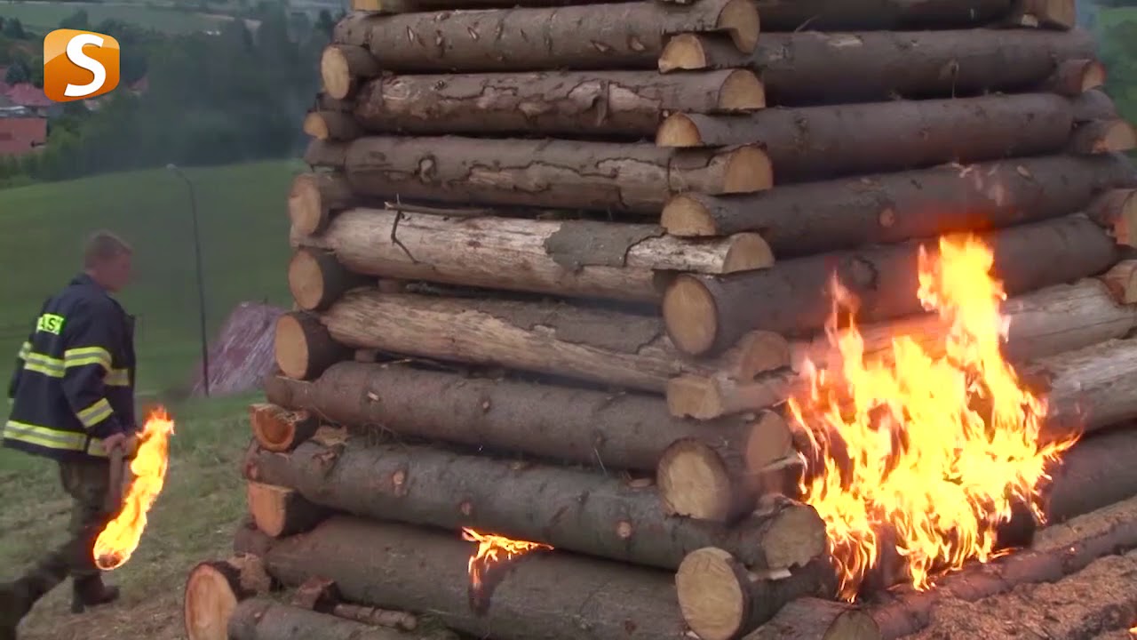 PÁLENIE JÁNSKEJ VATRY (Dovalovo, Liptovský Hrádok)