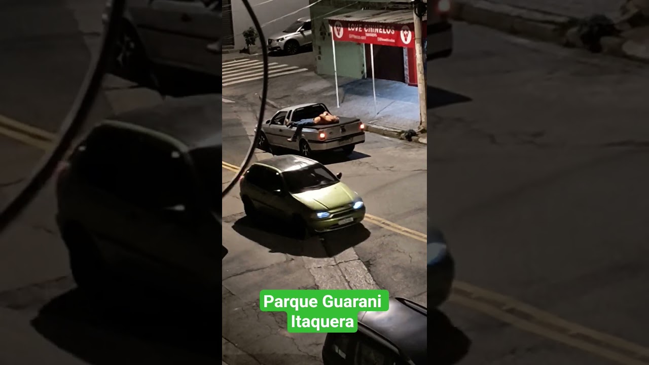 Dormiu na caçamba do carro 