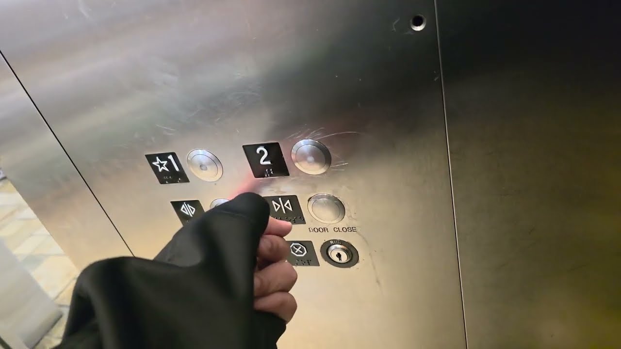 Schindler hydraulic glass elevator @ Mission Viejo Mall in Mission Viejo, CA Going up 2/16/26