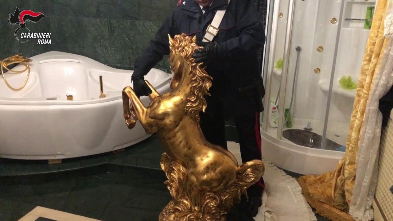 Roma, i gioielli dei Casamonica: i sequestri nelle case degli affiliati al clan