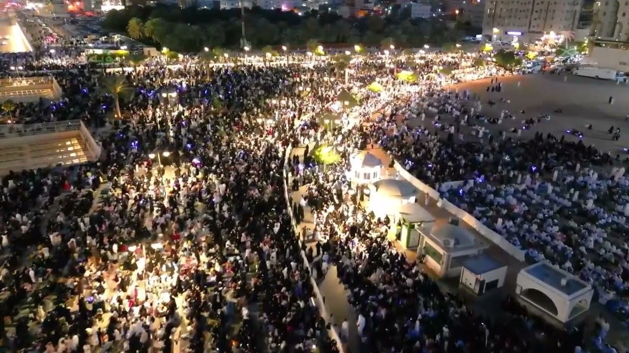 جموع المصلين يؤدون صلاة ⁧عيد الفطر⁩ في مسجد قباء بـ المدينة المنورة.
