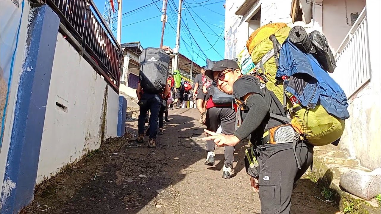 Surya Kencana menuju summit