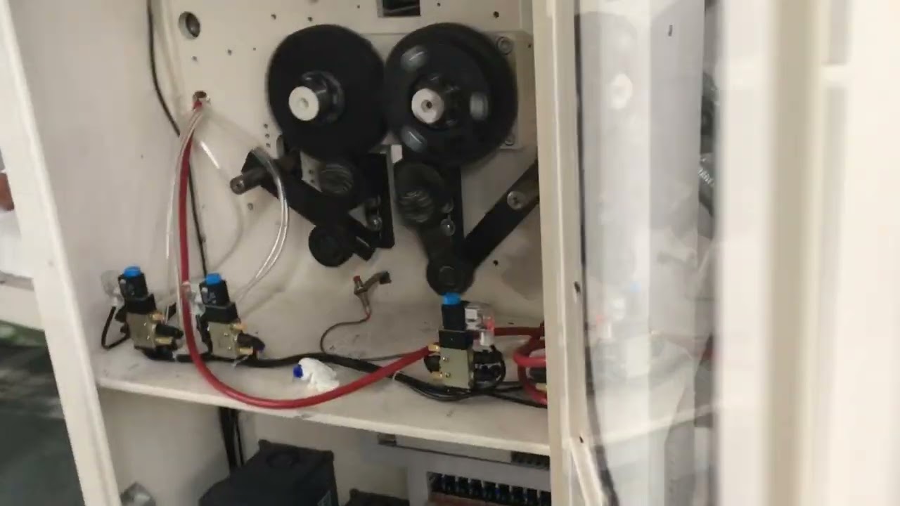 Machine de fabrication de pliage de papier de soie faciale &agrave; dessin doux avec 4 rouleaux de gaufrage
