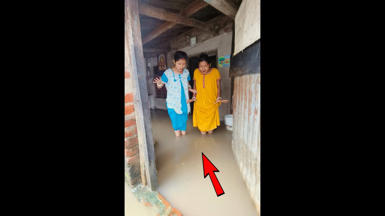 বন্যাতে আমাদের গ্রাম ঘর বাড়ি সব ডুবে গেল