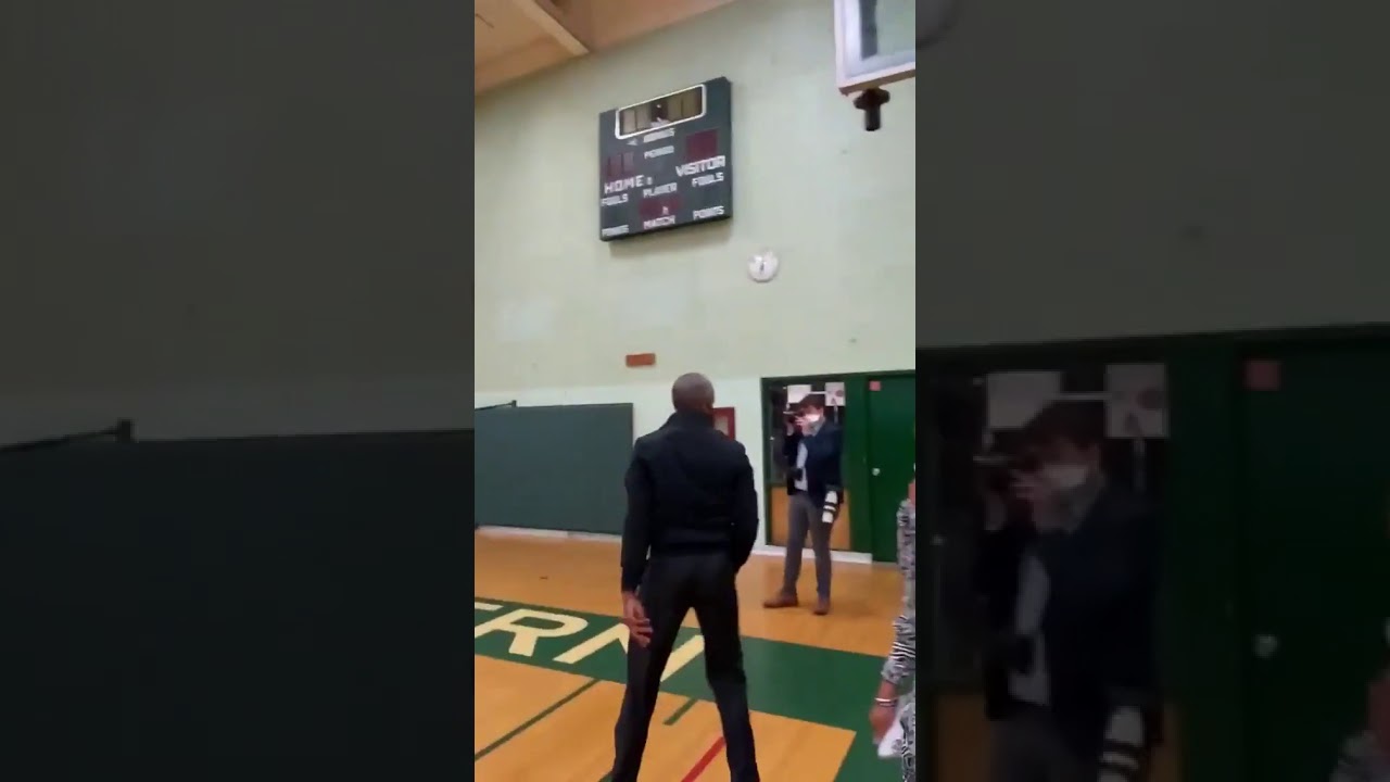 obama draining a three pointer