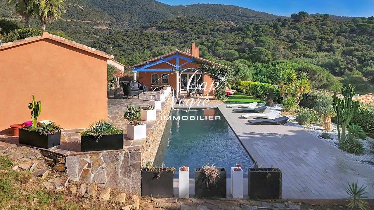 &Agrave; VENDRE - Maison d'architecte piscine vue mer &agrave; Cavali&egrave;re Le Lavandou - C&ocirc;te d&rsquo;Azur