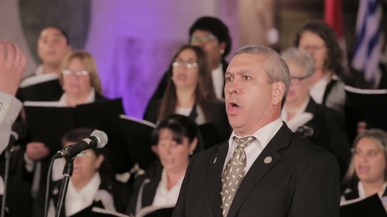 Coro Catedral de Florida. Dir. Mtro. Miguel Cueik.  “Himno a la Virgen de los 33”.