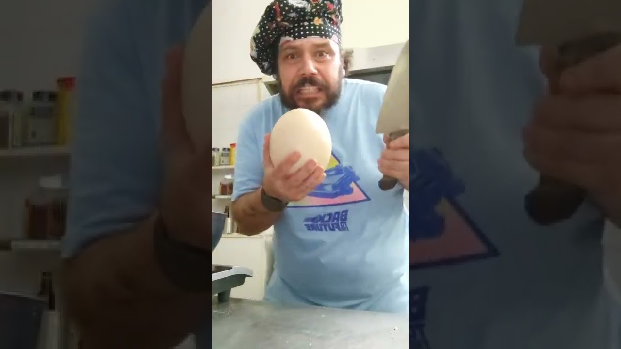 uovo di struzzo strapazzato con guanciale porcini e ovoli