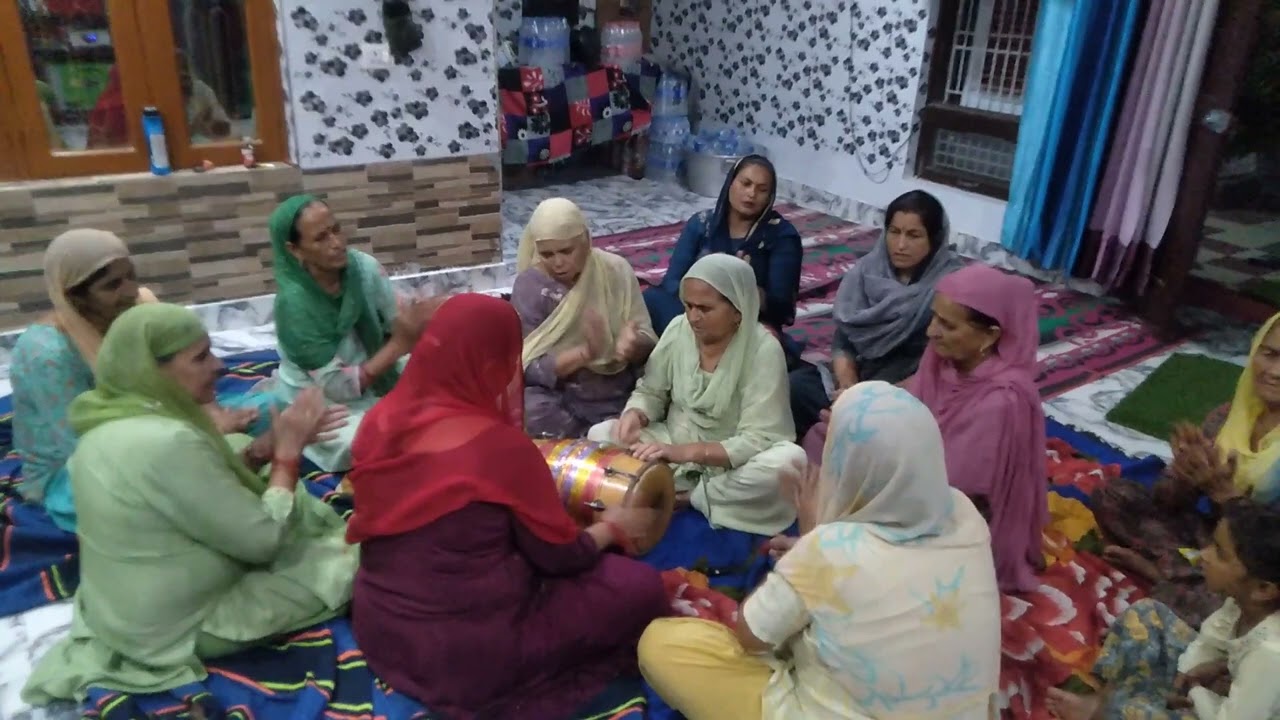 // निमेया नू रब मिलदे नीमा हो के देख ले बंदेया....//