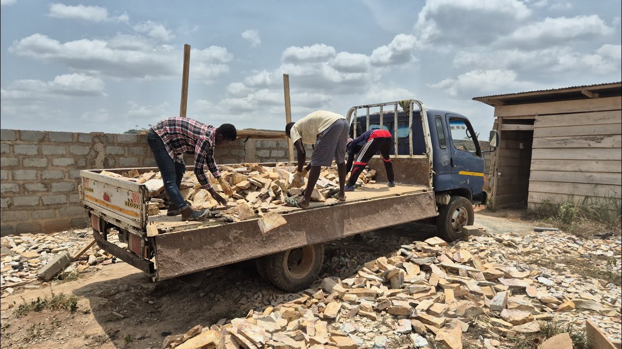 building in Ghana 🇬🇭 natural stone cladding delivery to ABURI - March 2024