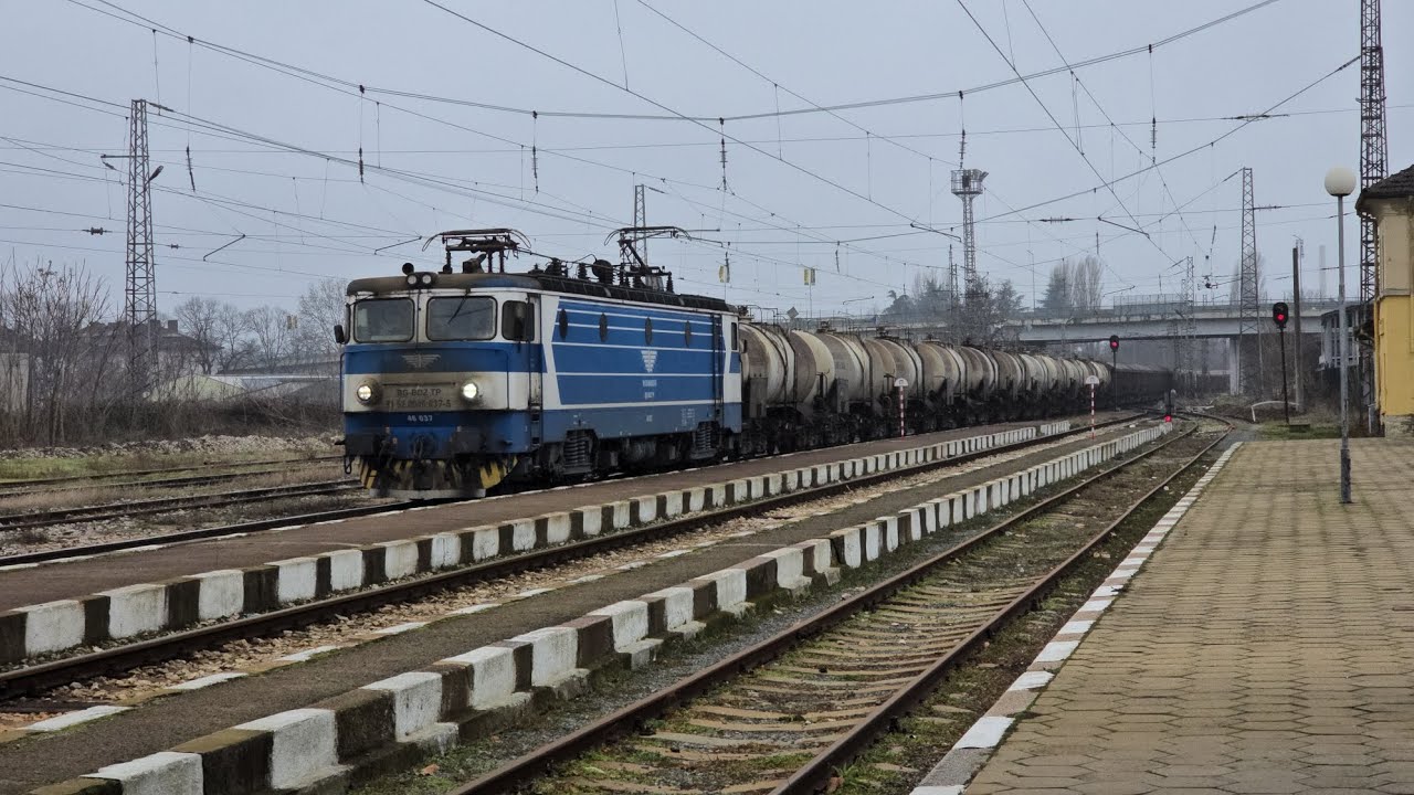 ДТВ30621 с 46037 от Пирдоп за Бургас транзит през гара Казанлък 