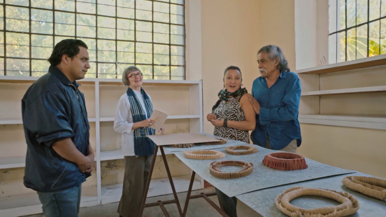 (Spanish subtitles) Kiff Slemmons, Francisco Toledo, Taller Arte Papel Oaxaca, BORDERS episode